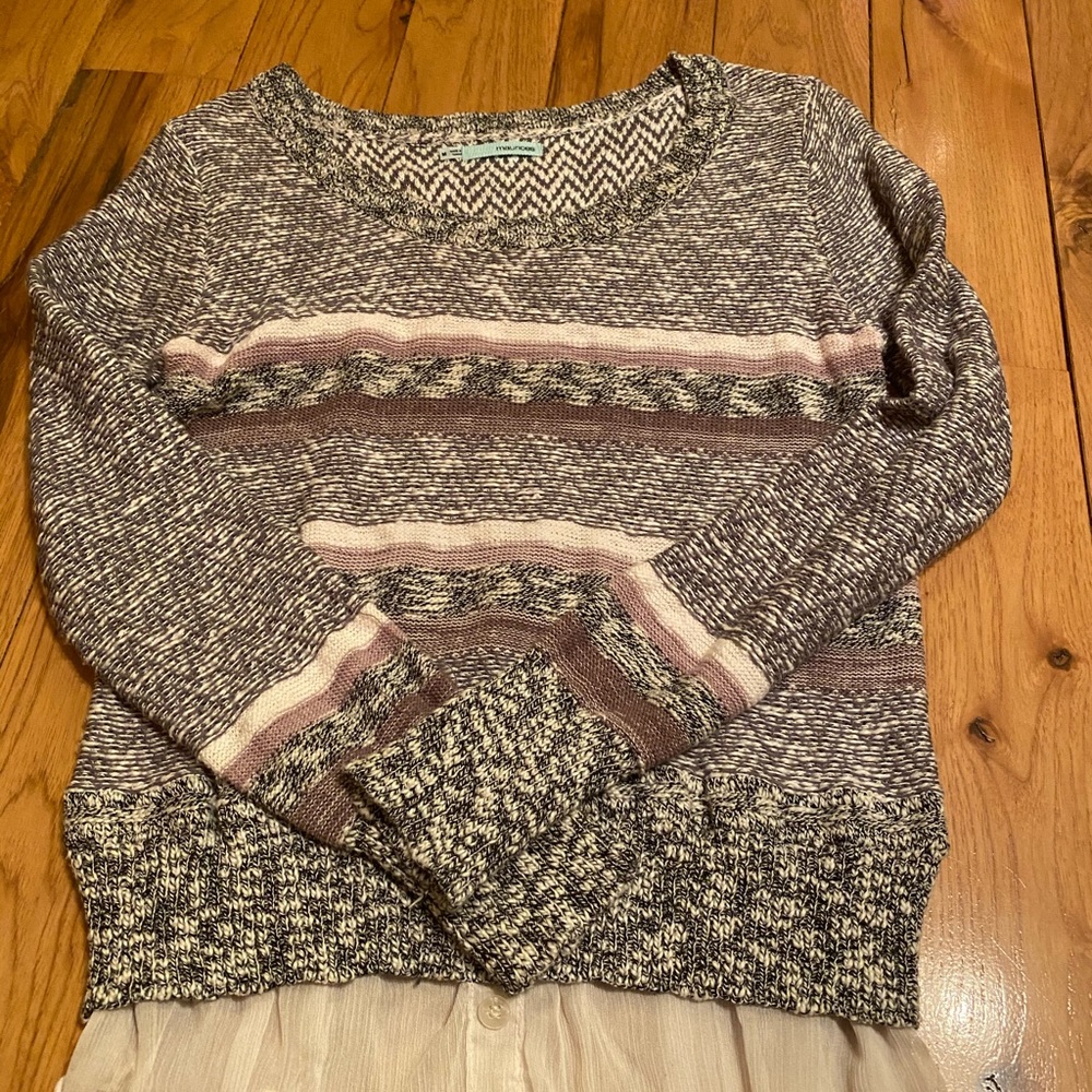 Sweater with ruffle bottom